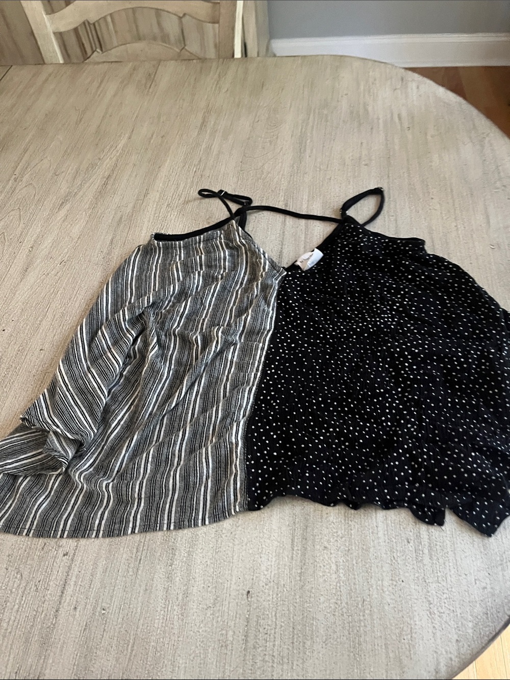 Women’s adjustable strap tank top